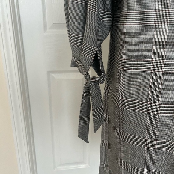H&M, red, blk & wht plaid midi dress. Short tie sleeves. - Picture 4 of 6